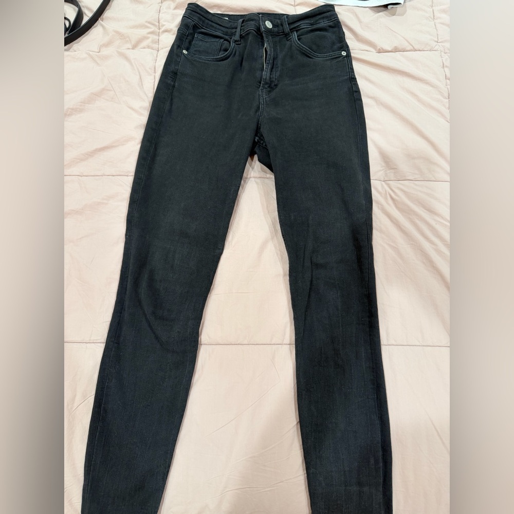 Zara grey skinny jeans in size 4